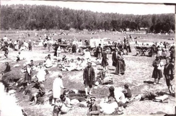  Стан богомольцев под открытым небом. фото 1903 г. (РГИА).
