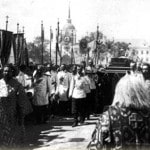 Государь Николай II несет раку с мощами прп. Серафима Саровского