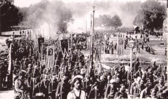  Хоругвеносцы во время крестного хода. Фото 1903 г. (РГИА).