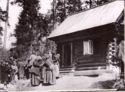  Посещение Дальней пустыньки преп. Серафима. Фото 1903 г. (РГАКФД).