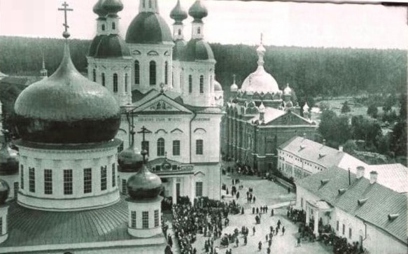  Святые храмы обители. Фото 1903 г. (РГАКФД).