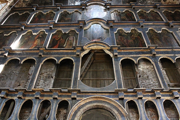 Иконостас собора на реставрации.