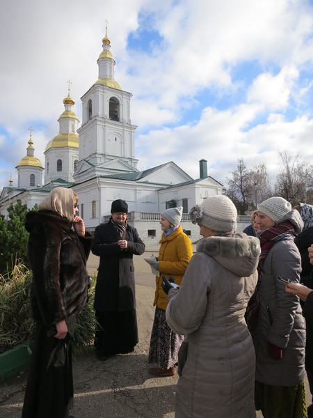 У Казанской церкви и Рождественских храмов